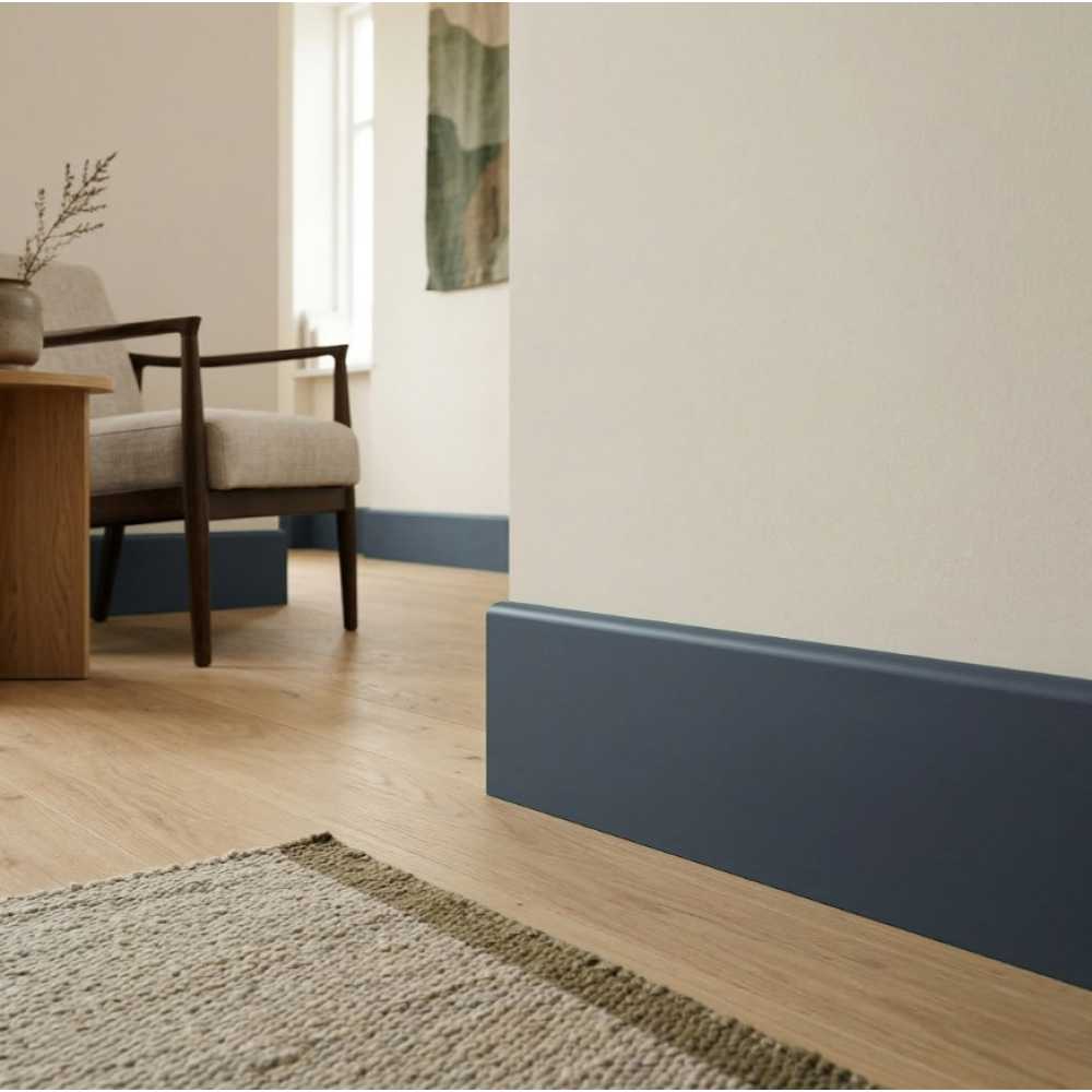 Фото Плинтус QUART вспененный ПВХ QUART, Темно-серый 7031 (80*26.5*2200)